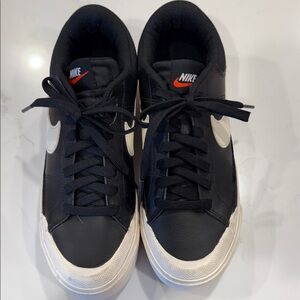 Nike Men's Black and White Sneakers